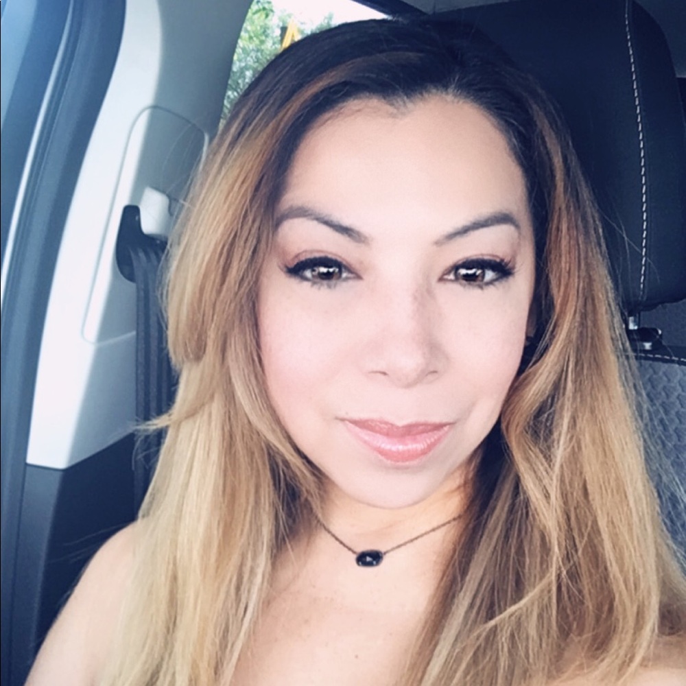 Meet your Posher, Claudia